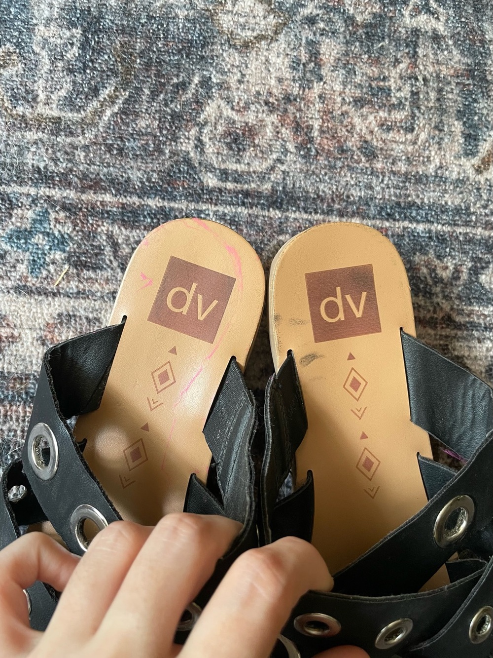 🐾Dolce vita woven slides🐾 - Picture 2 of 4